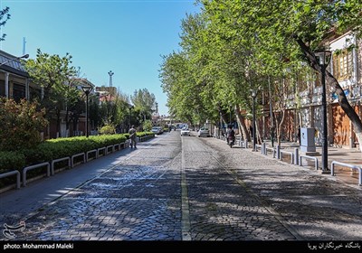 بازاریان شهر تهران برای کمک به کنترل ویروس کرونا و یاری رساندن به کادر پزشکی و درمانی در راستای اجرای طرح فاصله گذاری اجتماعی و طرح ملی مبارزه با کرونا تعطیل هستند