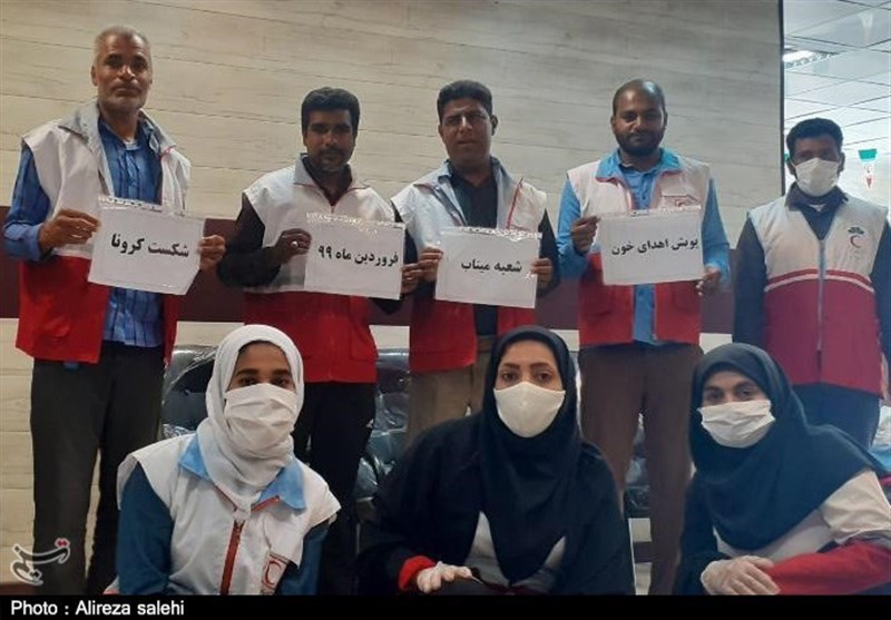 داوطلبان جمعیت هلال‌احمر هرمزگان همزمان با روز جوان پرچم‌دار اهدای خون شدند+ تصاویر