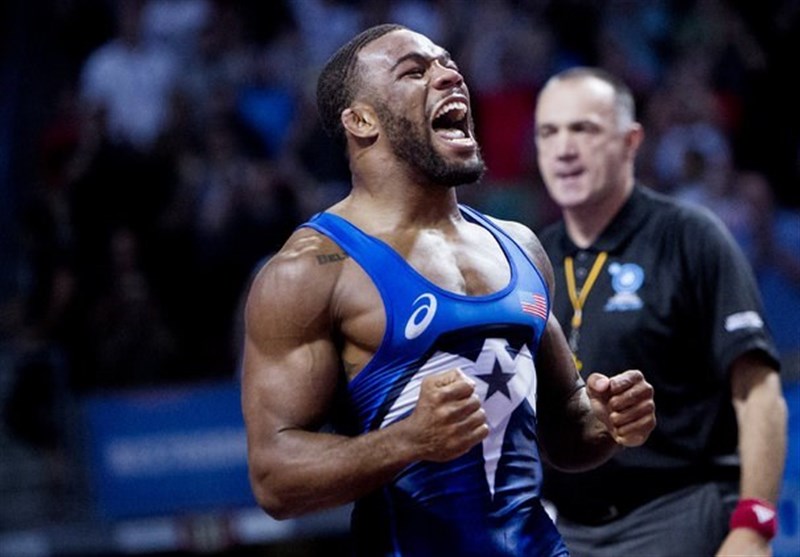 World Wrestling C’ships: Burroughs Victorious over Nokhodi in Final