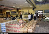 آمادهسازی و پخش بستههای بهداشتی و مواد غذایی در ارومیه بههمت بسیجیان بهروایت تصویر