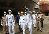 دریادار خانزادی از کارخانجات نیروی دریایی ارتش بازدید کرد