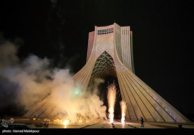 نورافشانی برج آزادی در شب نیمه شعبان
