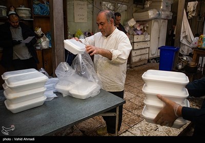 طبخ و توزیع غذای نذری به مناسبت ولادت حضرت صاحب الزمان عج در مناطق محروم تهران