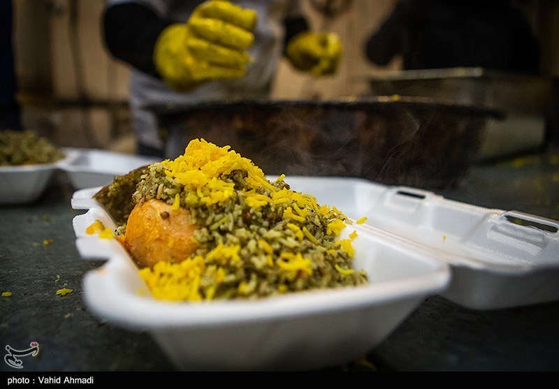 «نسیم مهر رضوی» در اصفهان وزیدن گرفت؛ توزیع 10 هزار پرس غذای متبرک رضوی