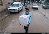 توزیع بسته های مواد ضدعفونی کننده و سبد غذایی بین روستاییان کبیرآباد