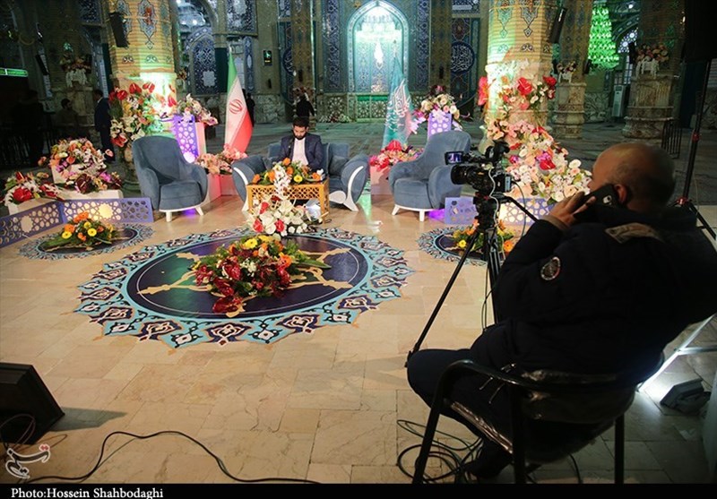 انعکاس جشن نیمه شعبان از قاب تلویزیون در مسجد مقدس جمکران به روایت تصویر