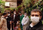 حضور جهادی طلاب در عرصه خدمت به بیماران کرونایی/طلاب برای غسل متوفیان کرونایی همچون فرشته وارد میدان شدند