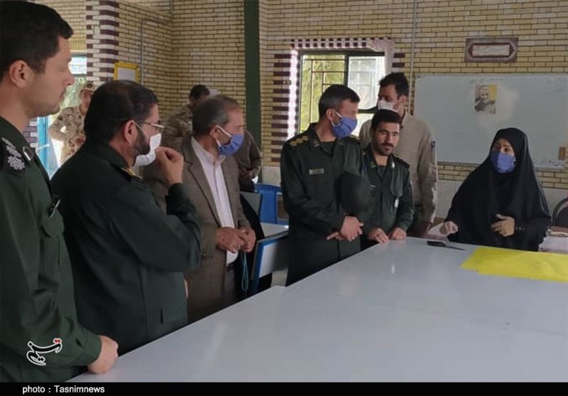 فرمانده سپاه استان کرمان از کارگاه تولید ماسک بسیج سیرجان بازدید کرد + تصاویر