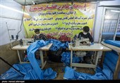 تولید«گان» برای تامین مایحتاج کادر درمانی توسط جهادگران افغانستانی مقیم تهران برای مبارزه با ویروس کرونا در ایران