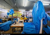 تولید«گان» برای تامین مایحتاج کادر درمانی توسط جهادگران افغانستانی مقیم تهران برای مبارزه با ویروس کرونا در ایران