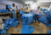 تولید«گان» برای تامین مایحتاج کادر درمانی توسط جهادگران افغانستانی مقیم تهران برای مبارزه با ویروس کرونا در ایران