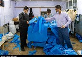 تولید«گان» برای تامین مایحتاج کادر درمانی توسط جهادگران افغانستانی مقیم تهران برای مبارزه با ویروس کرونا در ایران