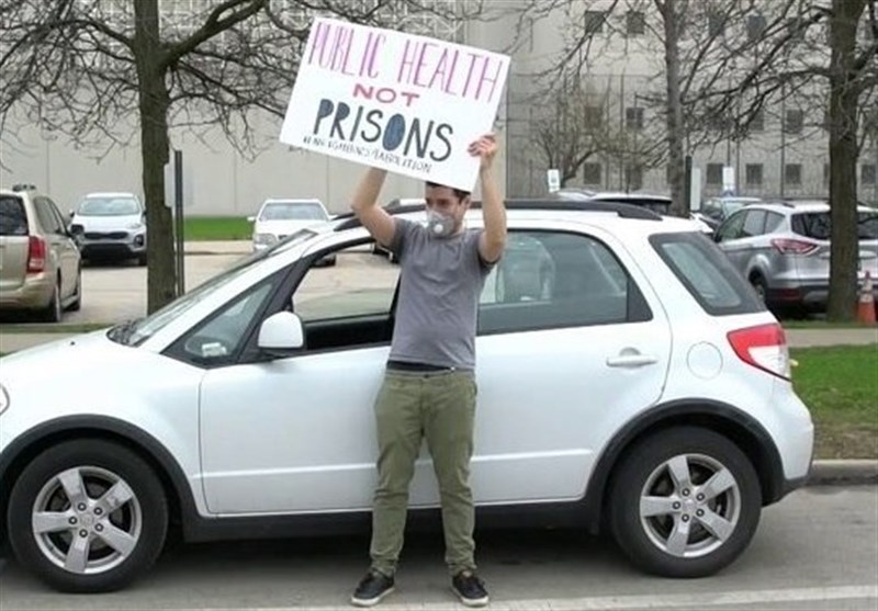 اعتراض آمریکایی‌‌ها به شیوع کرونا در زندان شیکاگو؛ 517 نفر مبتلا شدند+فیلم