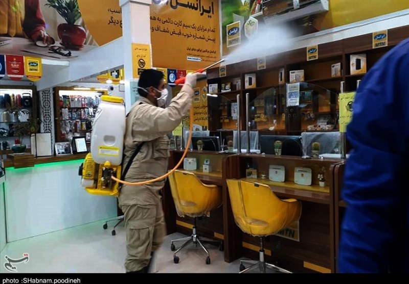 ضدعفونی ادارات و فروشگاه‌‌های سیستان توسط گروه‌های جهادی به روایت تصویر