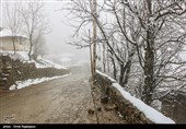 بارش سنگین برف در کهگیلویه و بویراحمد / راه ارتباطی 20 روستا قطع شد
