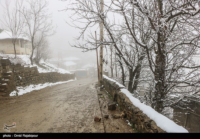 بارش سنگین برف در کهگیلویه و بویراحمد / راه ارتباطی 20 روستا قطع شد