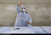 فعالیت مردان و نیروی کار ایرانی در کارخانه تولید ماسک در روزهای کرونایی