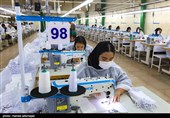 فعالیت زنان و نیروی کار ایرانی در کارخانه تولید ماسک در روزهای کرونایی