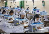 فعالیت زنان و نیروی کار ایرانی در کارخانه تولید ماسک در روزهای کرونایی