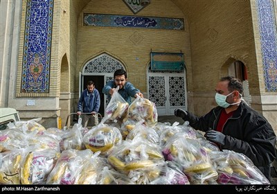 تهیه و بسته بندی میوه برای بیماران و کادر درمانی بیمارستان ها توسط گروه جهادی هاجران