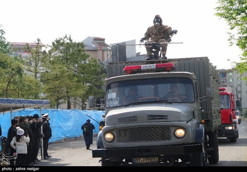 رژه خودرویی نیروهای مسلح به‌مناسبت روز ارتش در رشت+ تصاویر