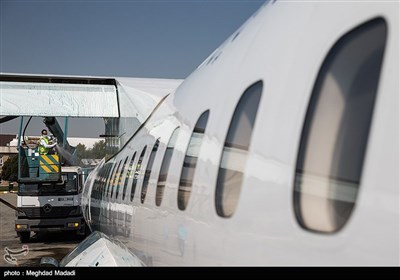 شستشوی هواپیمای ای‌تی‌آر در حین ضدعفونی