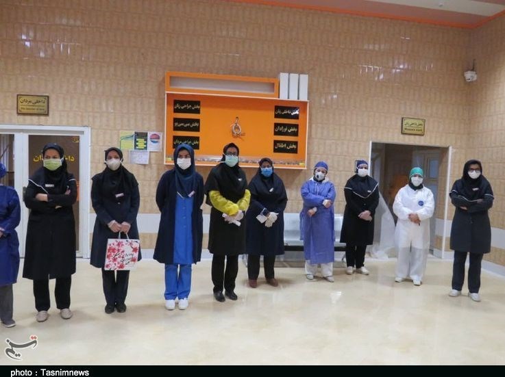 دخیل مدافعان سلامت کوهدشت به پرچم امام رئوف؛ خادم‌یاران رضوی در کنار بیماران کرونایی