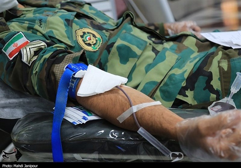 اهدای خون توسط ورزشکاران و ارتشیان اصفهان به روایت تصاویر