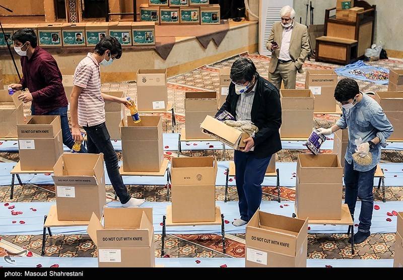 دانشجویان دانشگاه تهران و شریف 1000 بسته ارزاق میان نیازمندان توزیع می‌کنند