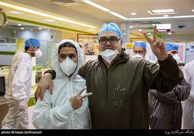 تجلیل تیم فوتبال هنرمندان از کادر درمانی بیمارستان بقیه الله(عج) 