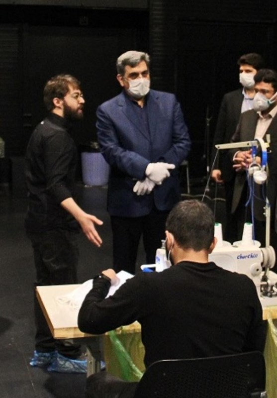 بازدید شهردار تهران از کارگاه تولید ماسک در تالار حافظ