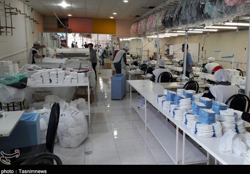 گزارش تسنیم از همدلی در البرز:تولیدکنندگان لباس در صف حمایت از مدافعان سلامت+تصاویر