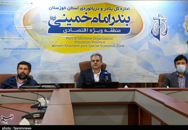 وزیر جهادکشاورزی از محل تخلیه خوراک دام وارداتی در بندر امام بازدید کرد
