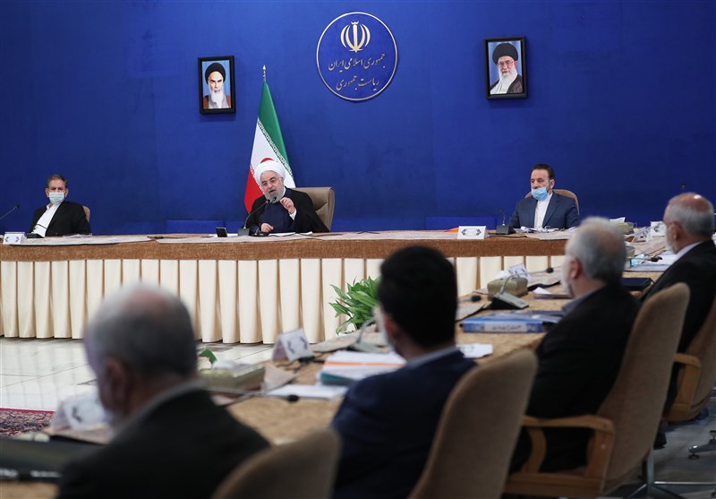 جلسه هیات دولت| تقدیر روحانی از تلاش کادر پزشکی و تولیدگران کشور/ گزارش وزیر بهداشت از تولید تجهیزات پزشکی برای مقابله با کرونا