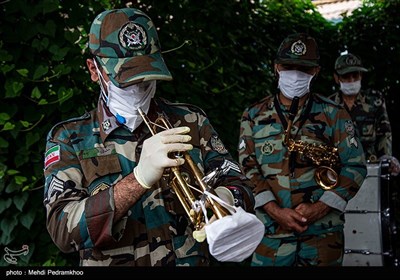 نواختن گروه موزیک ارتش در بیمارستان رازی اهواز برای قدردانی از کادر درمانی