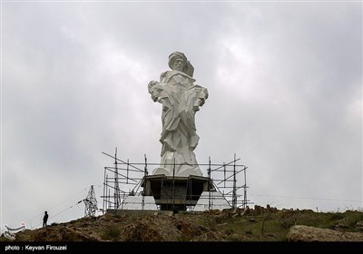 بزرگترین مجسمه سنندج با نماد ایثار و مقاومت مردم کردستان