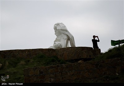 بزرگترین مجسمه سنندج با نماد ایثار و مقاومت مردم کردستان
