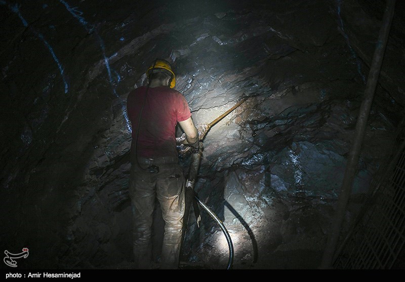 تازه‌ترین اخبار ریزش معدن منگنز قم|نجات کارگران از زیر آوار/یک کارگر همچنان مفقود است