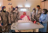اختصاصی تسنیم|خبری خوش از تلاش مدافعان سلامت در دیار حاج قاسم / بیمار 106 ساله کرمانی کرونا را شکست داد + فیلم