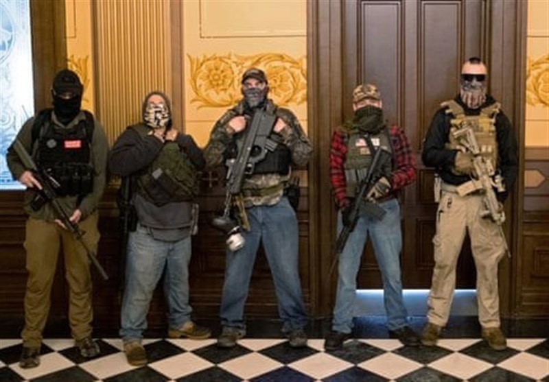 Armed Protesters Demonstrate Against Covid-19 Lockdown at Michigan Capitol (+Video)