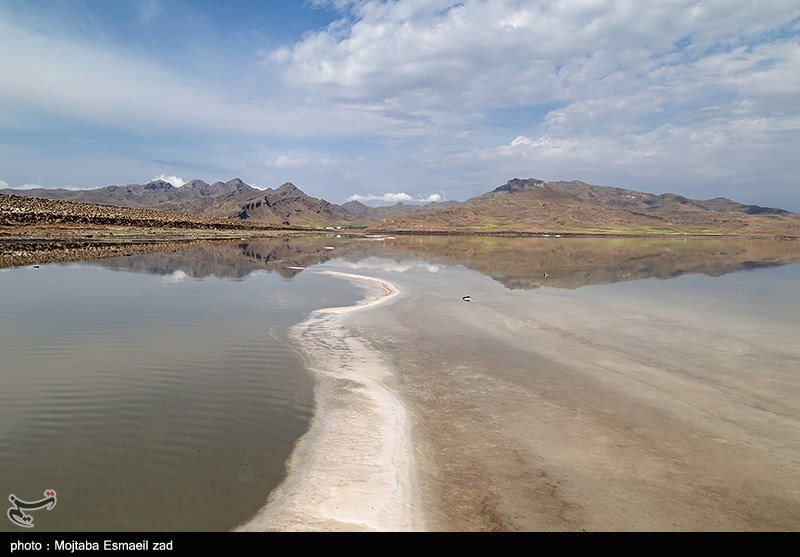 وسعت و حجم دریاچه ارومیه کاهش یافت؛ تراز دریاچه به 1271.23 رسید