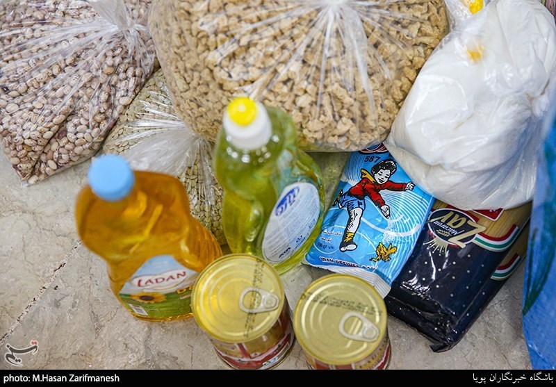 رزمایش کمک مؤمنانه ستاد اجرایی فرمان امام(ره) در 5 استان / توزیع یک‌ میلیون بسته غذایی در بین نیازمندان + فیلم