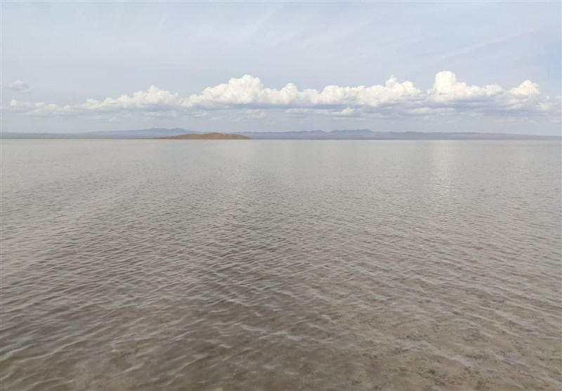 دریاچه طبیعی کویر زواره خشک شد / تشکیل دریایی از نمک در دل کویر