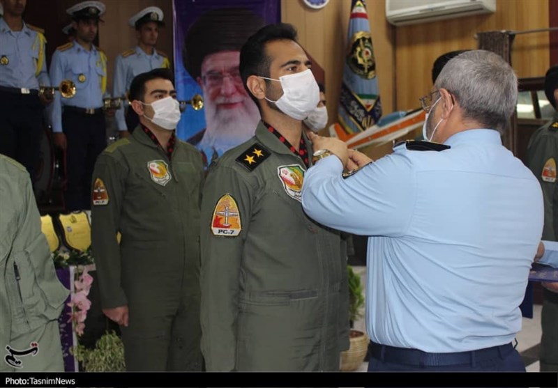 اصفهان| مراسم فارغ‌التحصیلی دانشجویان خلبانی با حضور فرمانده نیروی هوایی ارتش به‌روایت تصاویر