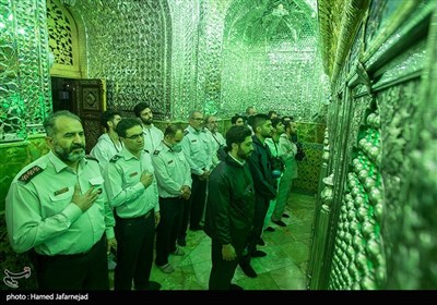 زیارت تیم عملیاتی آتش نشانی تهران در حرم امامزاده صالح (ع) قبل از شروع مراسم ضدعفونی