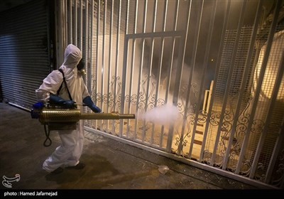 ضد عفونی بازارچه تجریش برای مبارزه با ویروس کرونا توسط تیم عملیاتی آتش نشانی