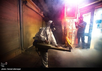 ضد عفونی بازارچه تجریش برای مبارزه با ویروس کرونا توسط تیم عملیاتی آتش نشانی