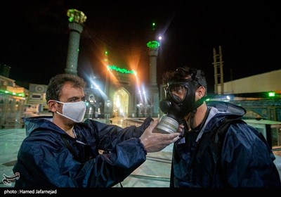 ضد عفونی حرم امامزاده صالح (ع) برای مبارزه با ویروس کرونا توسط تیم عملیاتی آتش نشانی تهران
