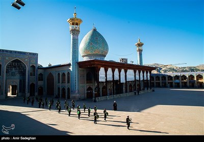 آیین تعویض پرچم گنبد حرم حضرت شاهچراغ (ع)بمناسبت تولد امام حسن مجتبی (ع)