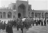 گزارش تاریخ|ماجرای تشییع رضاشاه؛ مخالفت مراجع در قم، استقبال سرد در تهران + عکس
